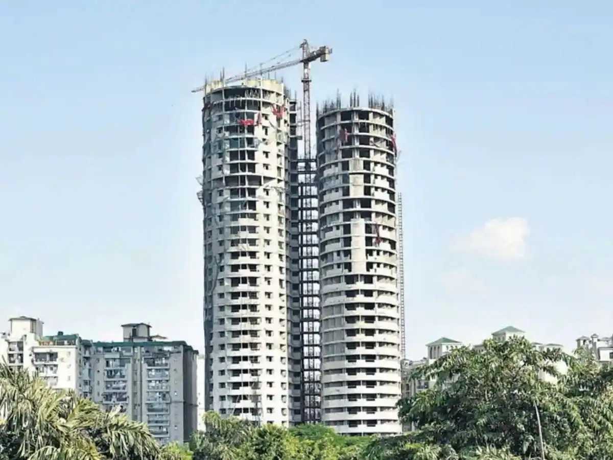 नोएडा ट्विन टावर को तोड़ने की तारीख करीब, दहशत में आसपास के लोग